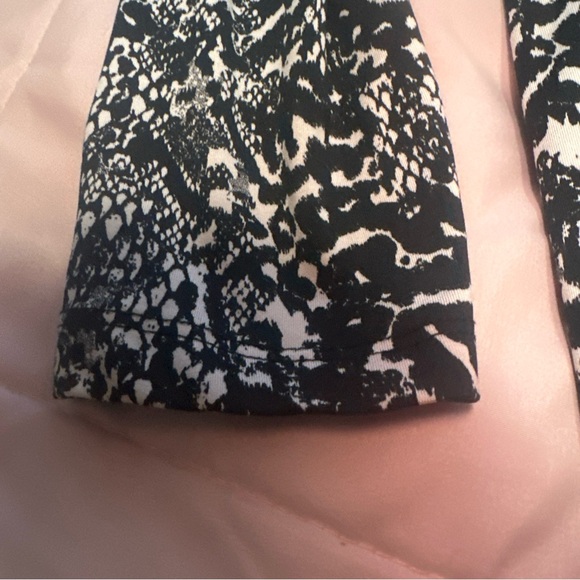 H&M Women’s Dress Size Large Black And Cream Snakeskin Print Bodycon ruching mid - Picture 4 of 6